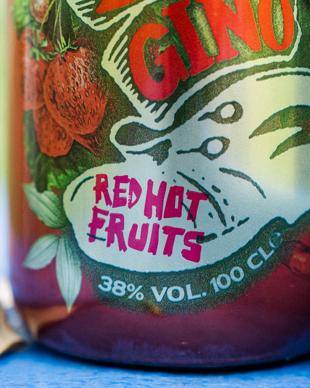 Big Gino Red Hot Fruits 1L, gin artigianale alla fragola e peperoncino, dettaglio dell'etichetta