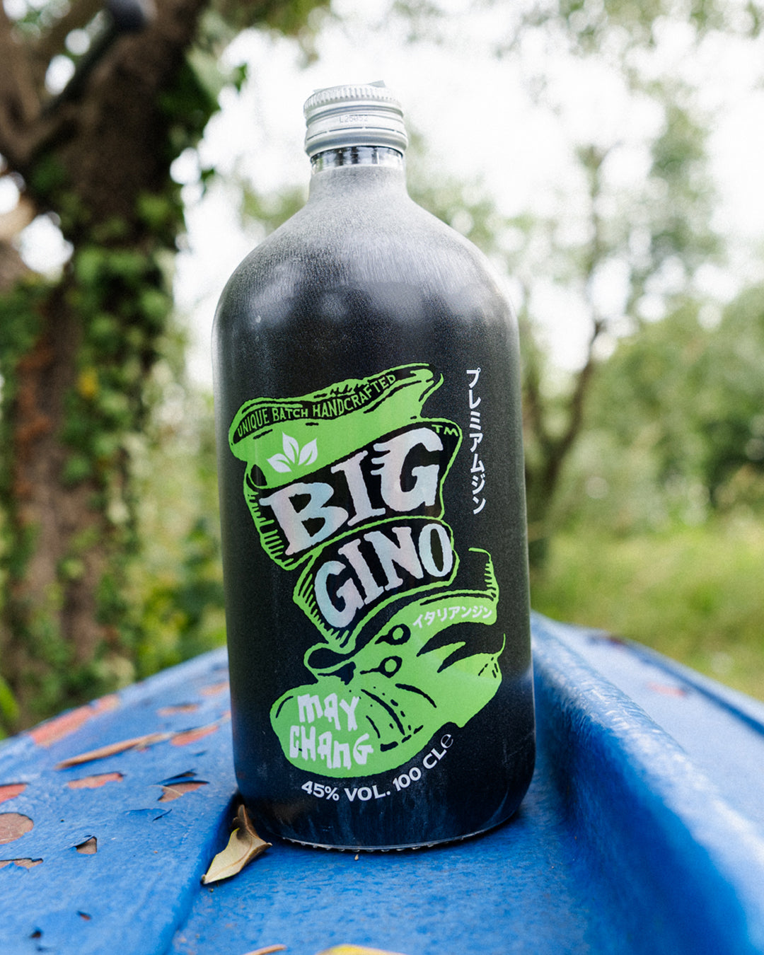 Big Gino May Chang 1L, gin artigianale alla bacca di litsea cubeba, bottiglia in primo piano
