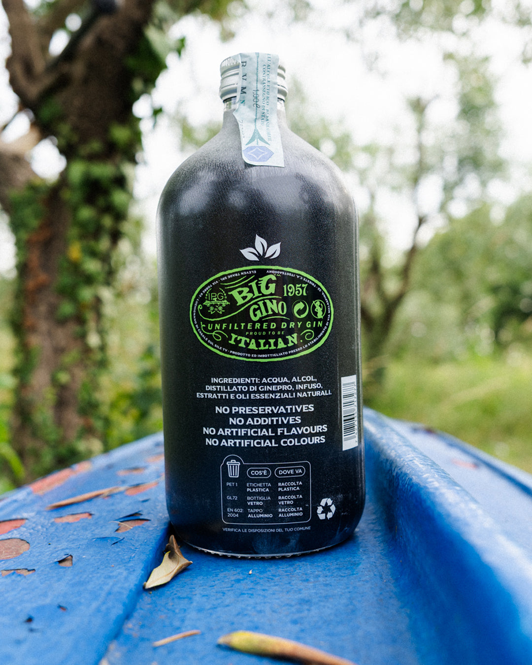 Big Gino May Chang 1L, gin artigianale alla bacca di litsea cubeba, in ambientazione lifestyle