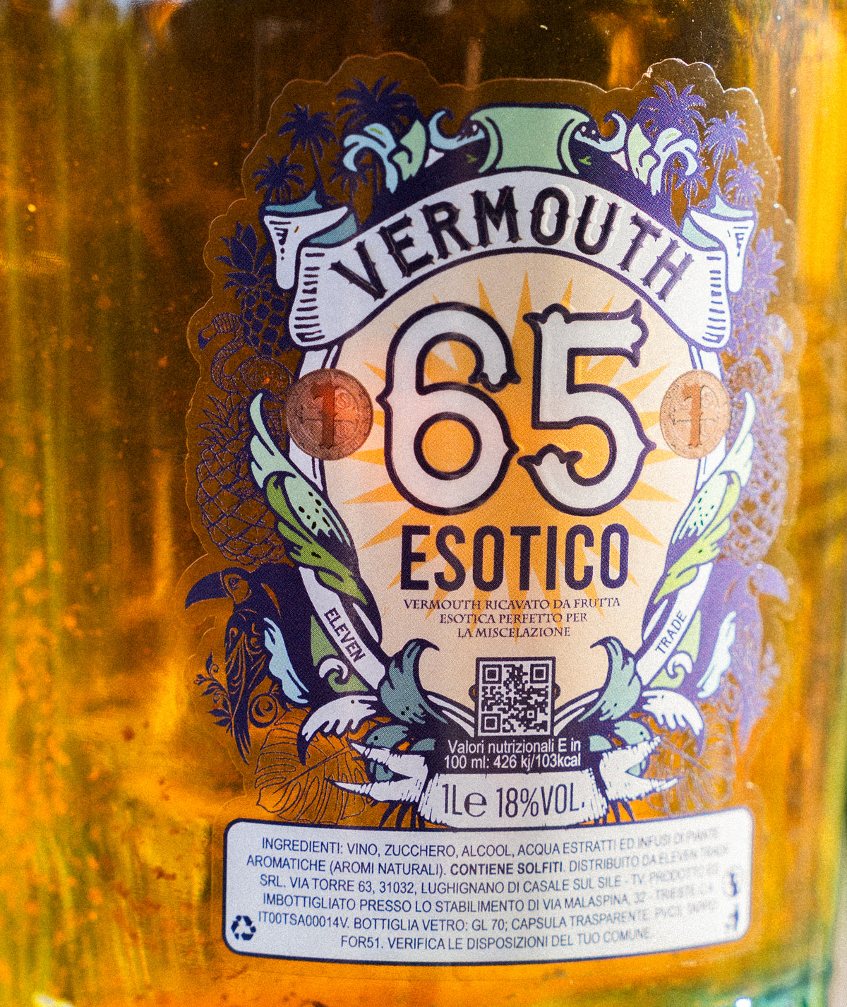 Vermouth Esotico RobyMarton, infusione artigianale, in ambientazione lifestyle