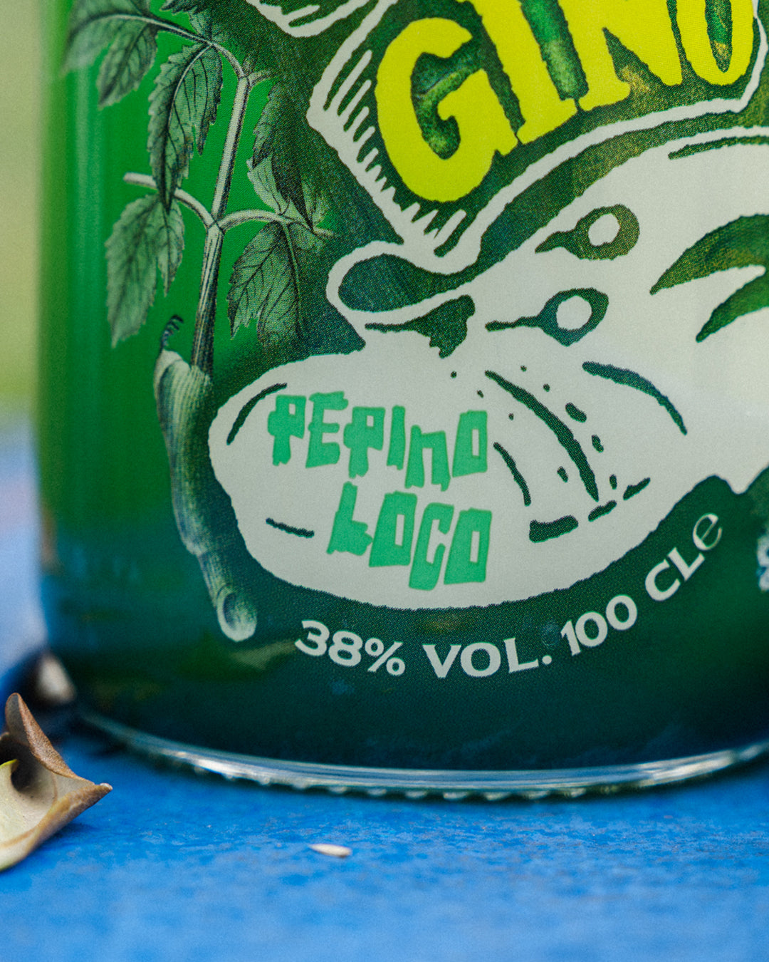 Big Gino Pepino Loco 1L, gin artigianale al cetriolo e limoni pugliesi, dettaglio dell'etichetta