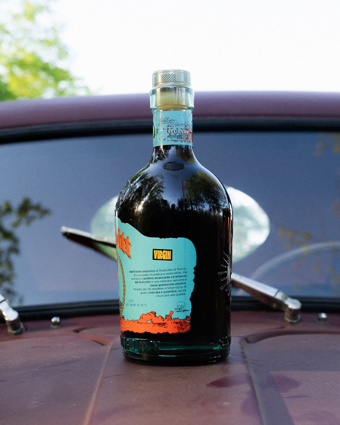 Rabitt Alcohol Free, bitter analcolico al radicchio, in ambientazione lifestyle