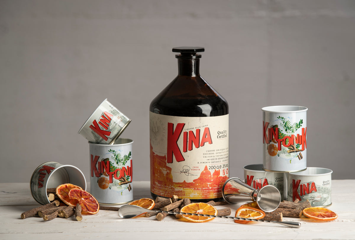 Kina RobyMarton, liquore alla China Calissaia 1L, servito nel bicchiere