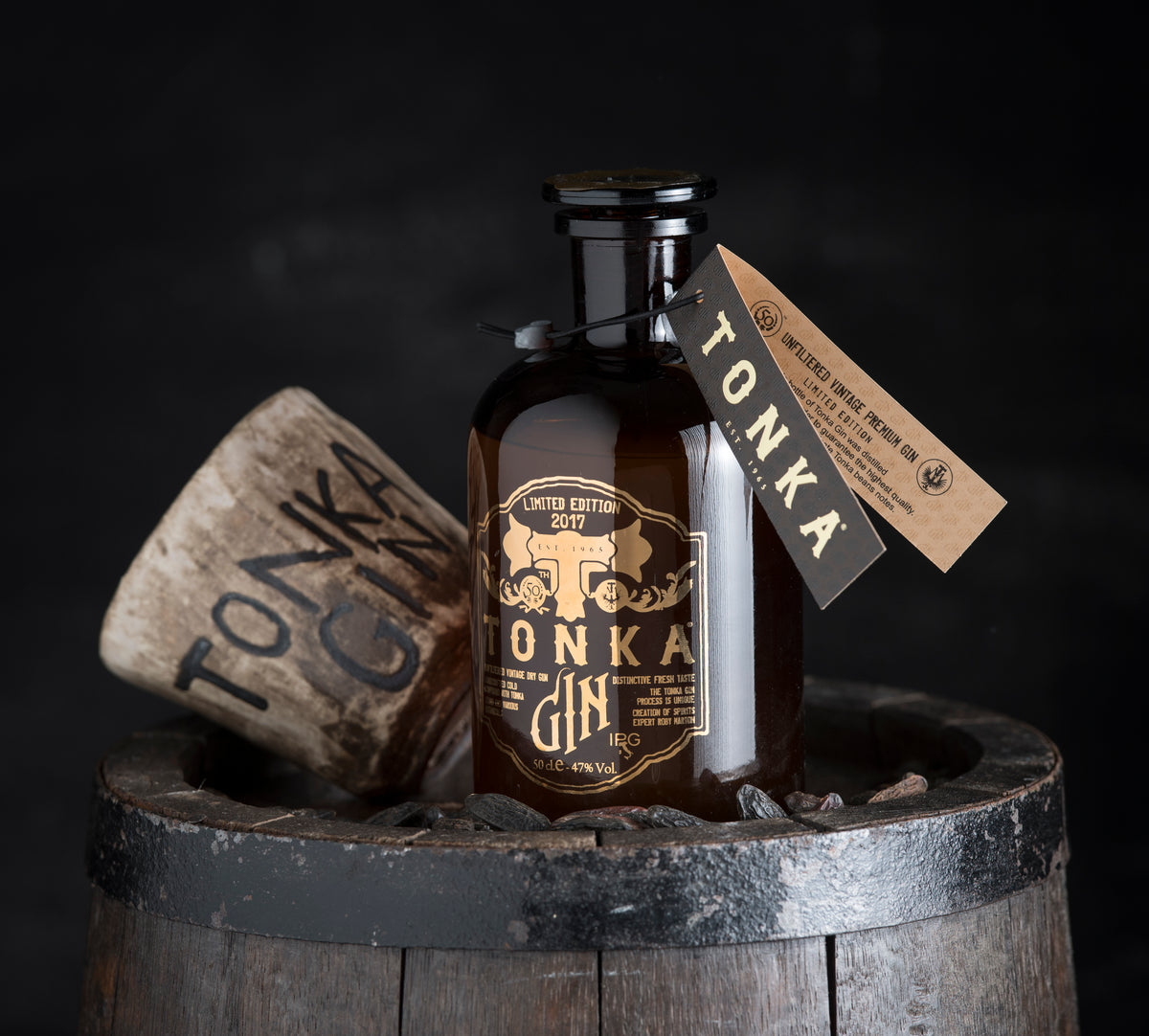 Gin alla Fava Tonka RobyMarton, gin super premium, bottiglia in primo piano